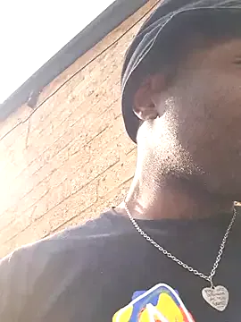 zuly_henao – webcam model profile photo Image 13