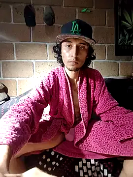 MiraDelynn – webcam model profile photo Image 9