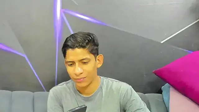 SandiSquirts – webcam model profile photo Image 17