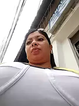 IsabellaSanz – webcam model profile photo Image 2