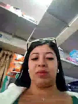 IsabellaSanz – webcam model profile photo Image 6