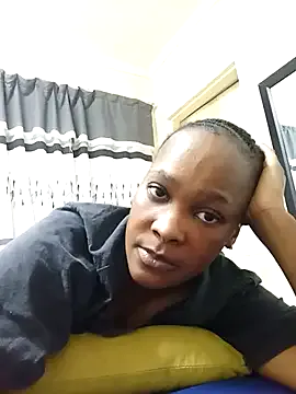 KcristalWhite – webcam model profile photo Image 17