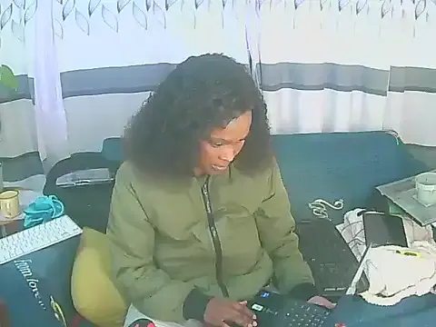 KcristalWhite – webcam model profile photo Image 2