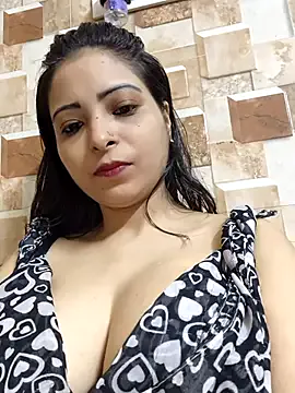 Bustyblondebabe32 – webcam model profile photo Image 7