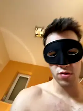 Zulyhenao18 – webcam model profile photo Image 7