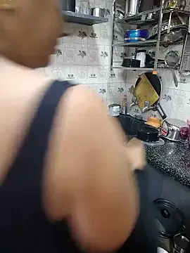 hina_porn – webcam model profile photo Image 3