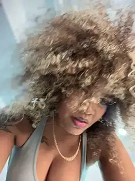 riri_brunnete Image 18