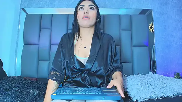 Evelin_Lombardi – webcam model profile photo Image 2