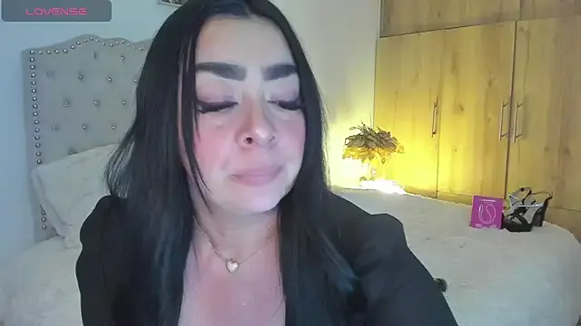 LolaCrave – webcam model profile photo Image 2