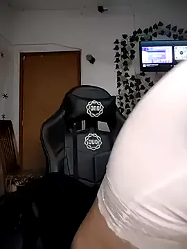 Live with LilyGreison on FliCam Image 11