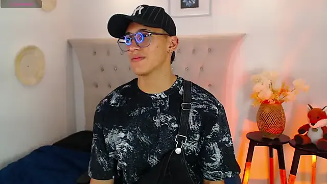 SandiSquirts – webcam model profile photo Image 2