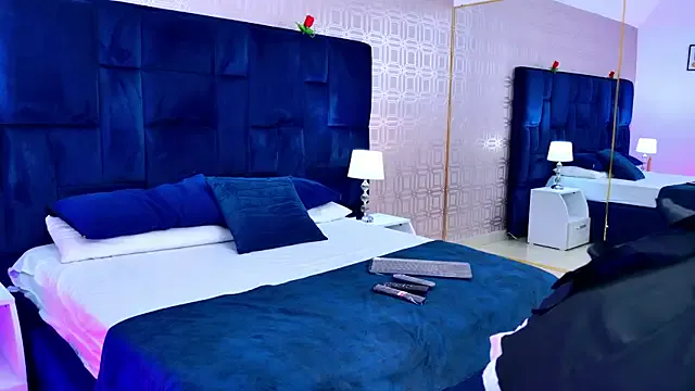 GLaM_GoDdEsS_143 – webcam model profile photo Image 4