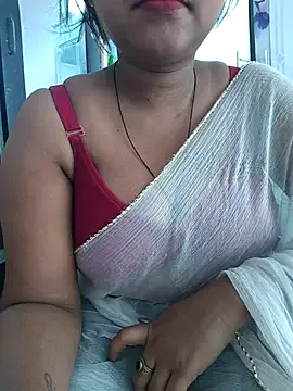 RoxanneMils – webcam model profile photo Image 14
