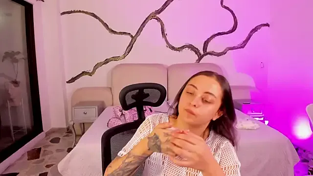 AngelicaWalton – webcam model profile photo Image 3