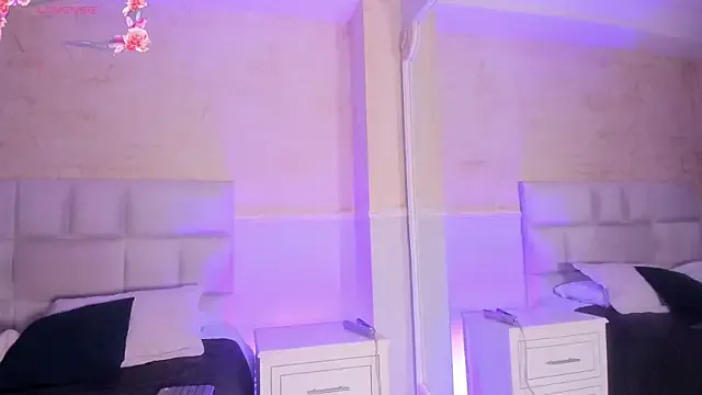 GLaM_GoDdEsS_143 – webcam model profile photo Image 17