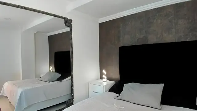 GLaM_GoDdEsS_143 – webcam model profile photo Image 5