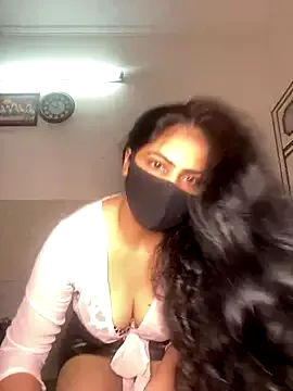 KarinaSanz – webcam model profile photo Image 2