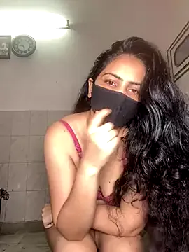 KarinaSanz – webcam model profile photo Image 4