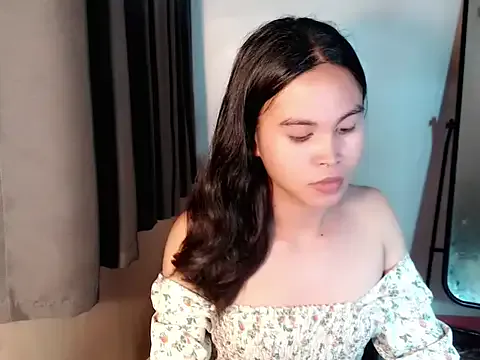 Noya – webcam model profile photo Image 3