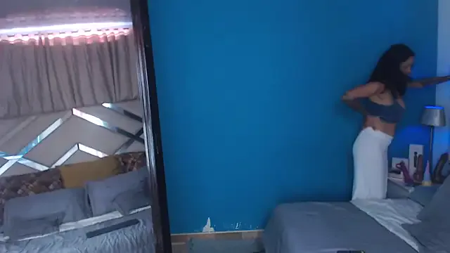 MarieBleuew – webcam model profile photo Image 2