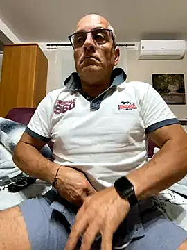 LucieWinters_UK – webcam model profile photo Image 14