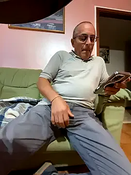 LucieWinters_UK – webcam model profile photo Image 17