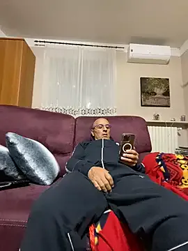 LucieWinters_UK – webcam model profile photo Image 19