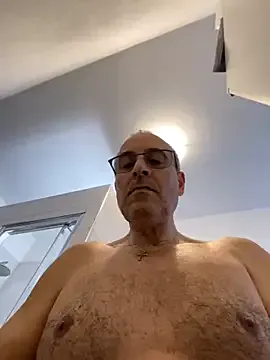 LucieWinters_UK – webcam model profile photo Image 5