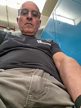 LucieWinters_UK – webcam model profile photo Image 6