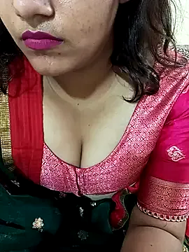 LoraFoxy – webcam model profile photo Image 9