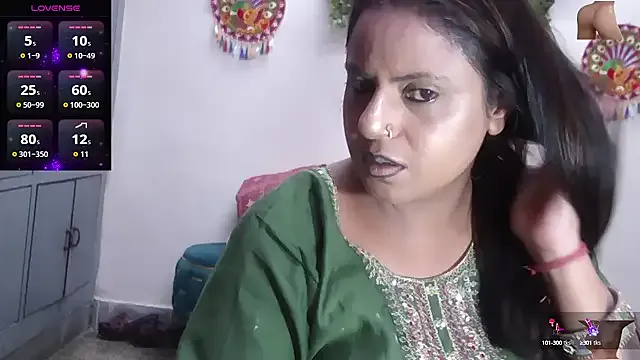 SandiSquirts – webcam model profile photo Image 9