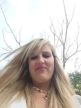 LeaThomsonn – webcam model profile photo Image 18