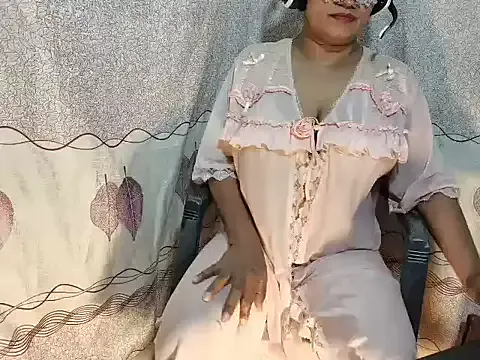 FirstTimePam – webcam model profile photo Image 10