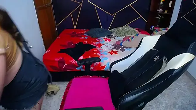 ChloeDevine – webcam model profile photo Image 13