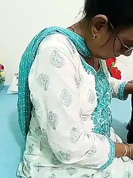 CelineReys – webcam model profile photo Image 8