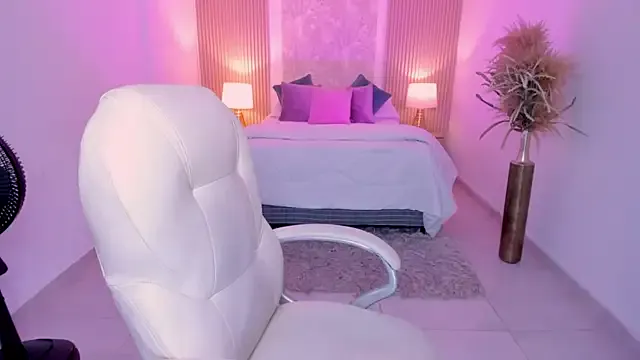 LennaVoss – webcam model profile photo Image 8