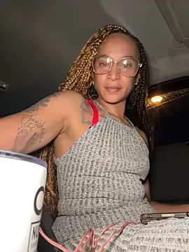 glamorous_ggh – webcam model profile photo Image 16