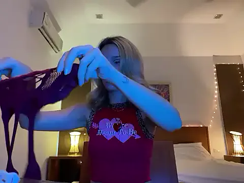 xShineLanax – webcam model profile photo Image 17