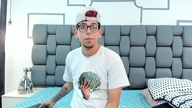 Big_SlutNasty – webcam model profile photo Image 12