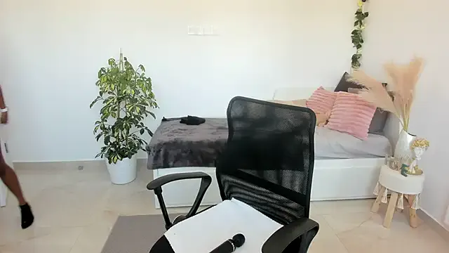 AssiaB – webcam model profile photo Image 12