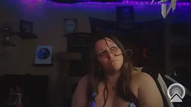 LauraFord – webcam model profile photo Image 2