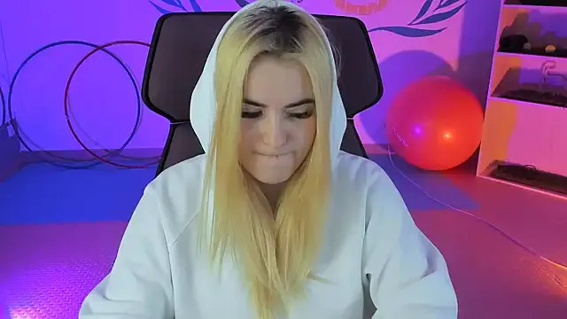 VeroniicaRoss – webcam model profile photo Image 9