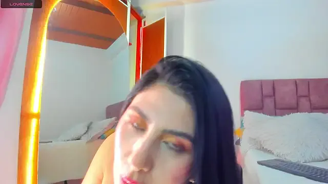 SunnyLeonz Image 2