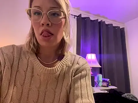 AlexaSttorm – webcam model profile photo Image 11