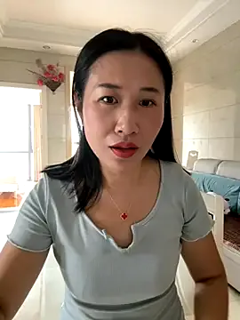 Curlyierr – webcam model profile photo Image 10