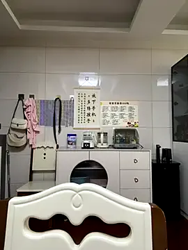 Curlyierr – webcam model profile photo Image 12