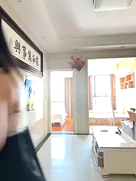 Curlyierr – webcam model profile photo Image 9