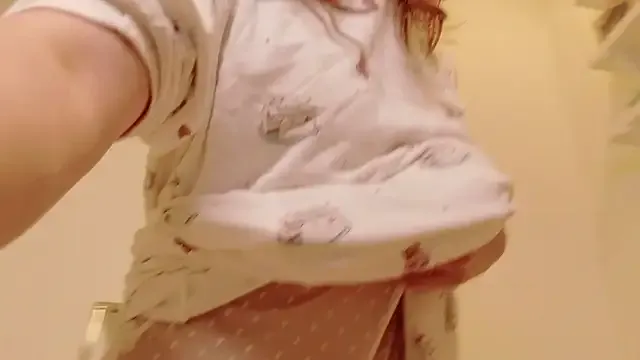 SandiSquirts – webcam model profile photo Image 2