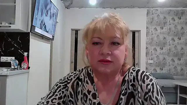 RoxanneMils – webcam model profile photo Image 5
