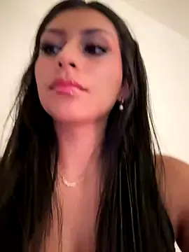 ValeriiLunaa – webcam model profile photo Image 11